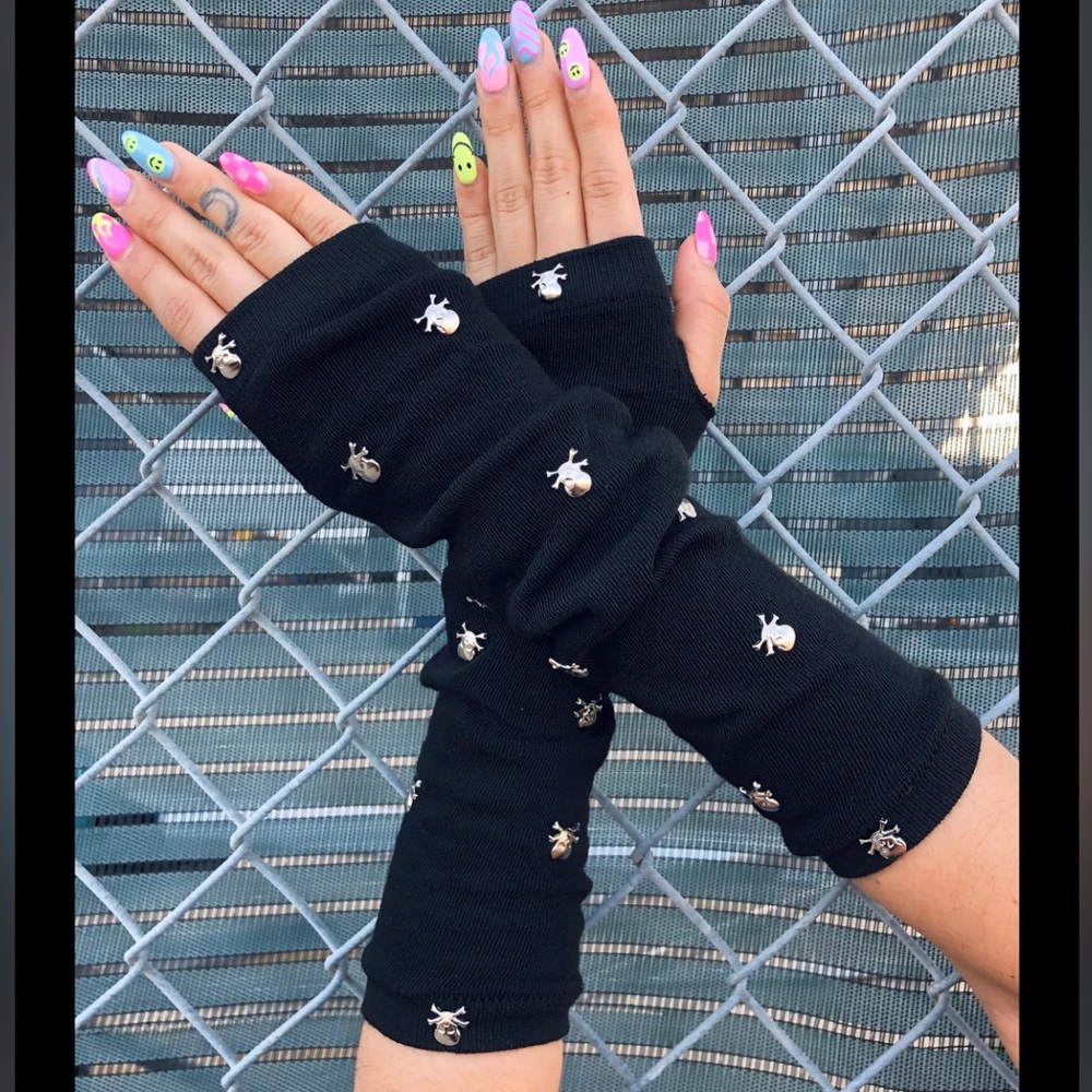 Brand new from Slaydarave - Dead zone gloves - O/S